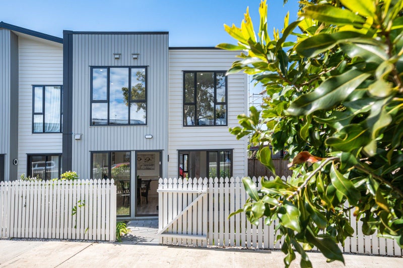 1/4 Dunkirk Road, Panmure, Auckland - Carousel 1