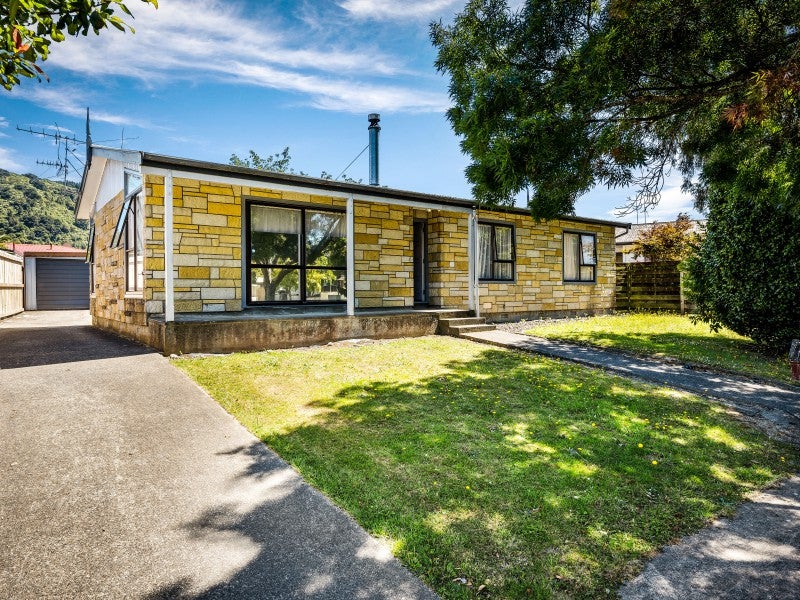 83 California Drive, Totara Park, Upper Hutt - Carousel 1