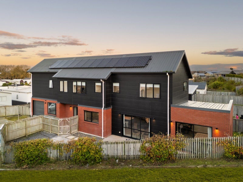 5 Retallick Place, Flagstaff, Hamilton - Carousel 1