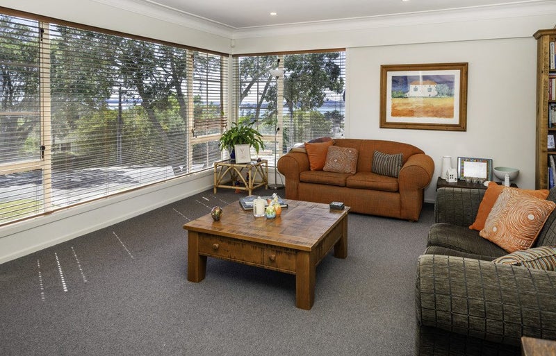 17 Beach Road, Mellons Bay, Auckland - Carousel 2