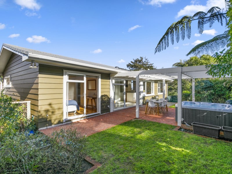 14 Pomare Road, Tirohanga, Lower Hutt - Carousel 21