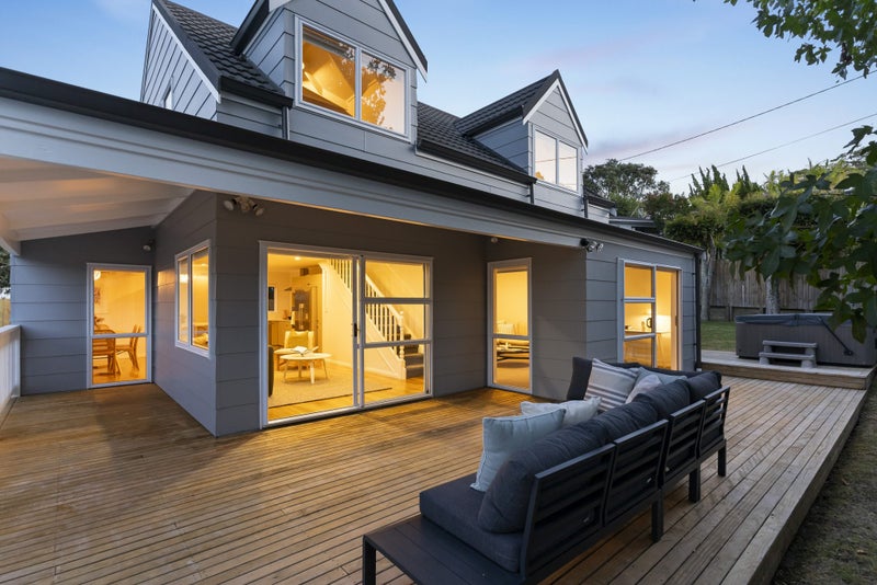 2/68 Matipo Road, Mairangi Bay, Auckland - Carousel 1