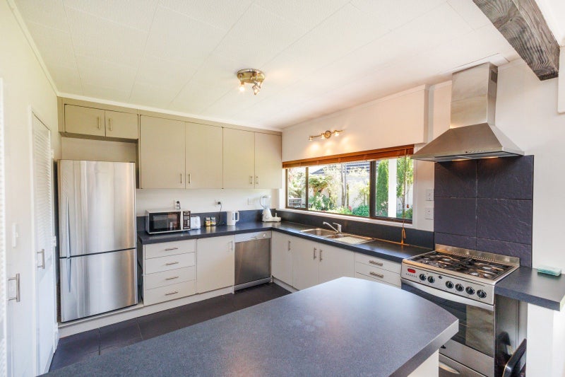 27 Aintree Crescent, Awapuni, Palmerston North - Carousel 2