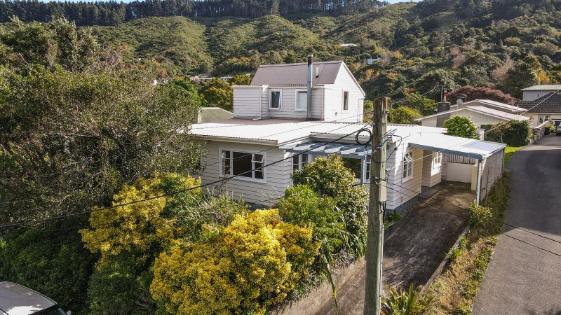 12 Olivia Crescent, Tawa, Wellington - Carousel 1