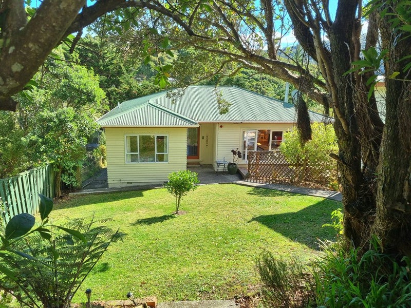 23 Stratton Street, Normandale, Lower Hutt - Carousel 1