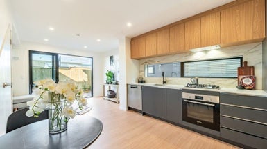 6/8 Victoria Street, Ebdentown, Upper Hutt - Carousel 1