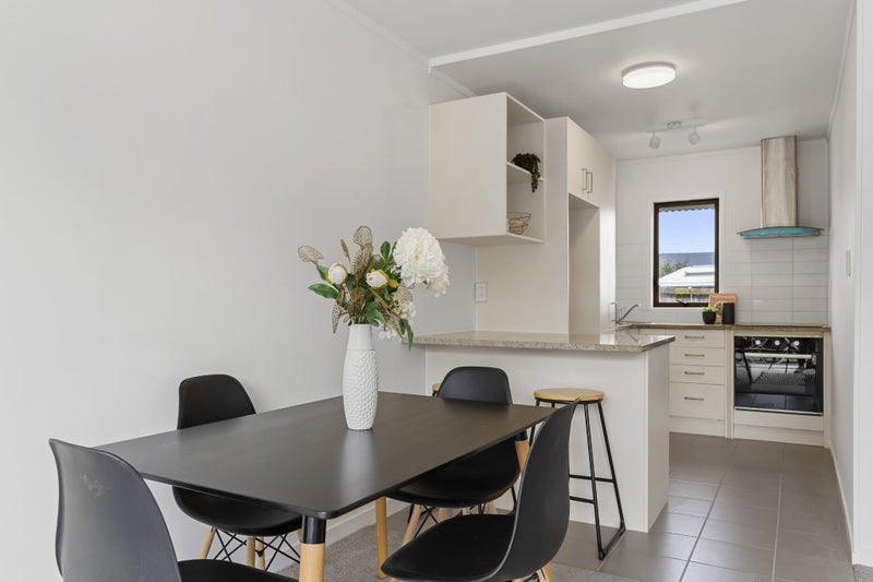 2/773 Beach Road, Browns Bay, Auckland - Carousel 1