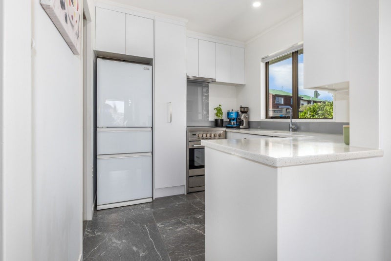 2/39 Kinloch Place, Papakowhai, Porirua - Carousel 2