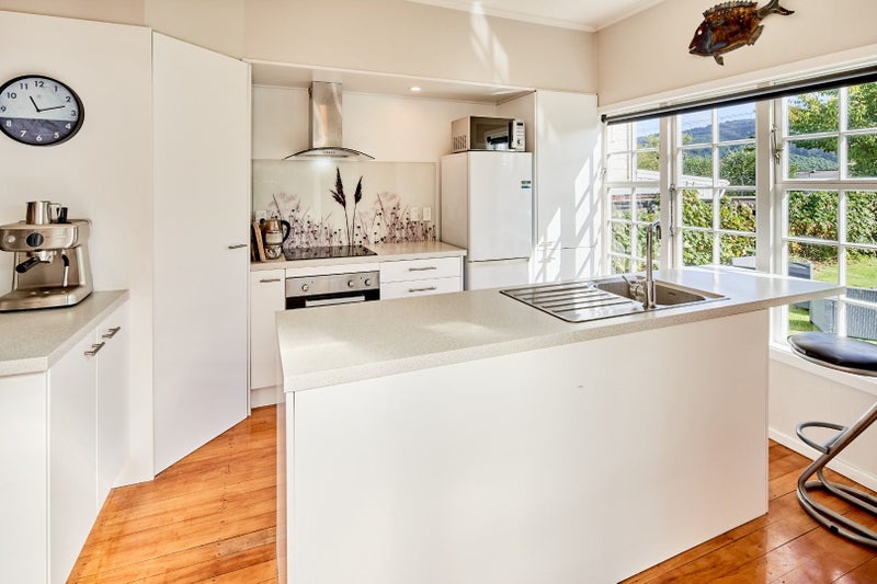 36 Heretaunga Square, Silverstream, Upper Hutt - Carousel 2