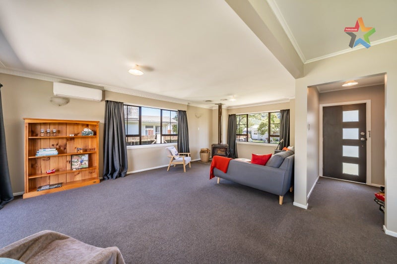 3 Snell Grove, Clouston Park, Upper Hutt - Carousel 2