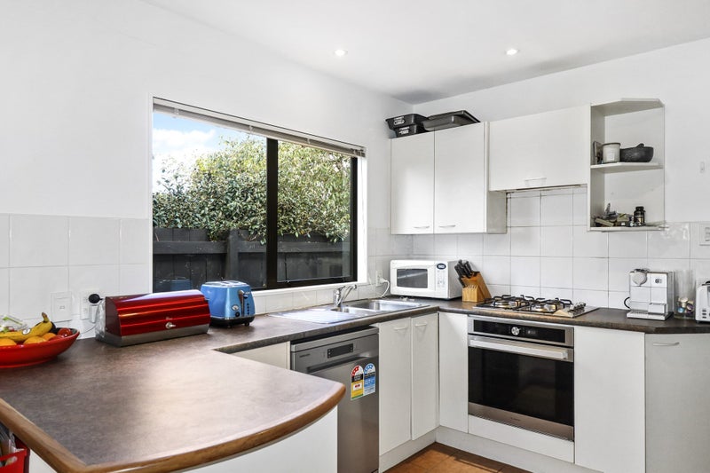 3/0 Ngatiawa Street, Onehunga, Auckland - Carousel 1