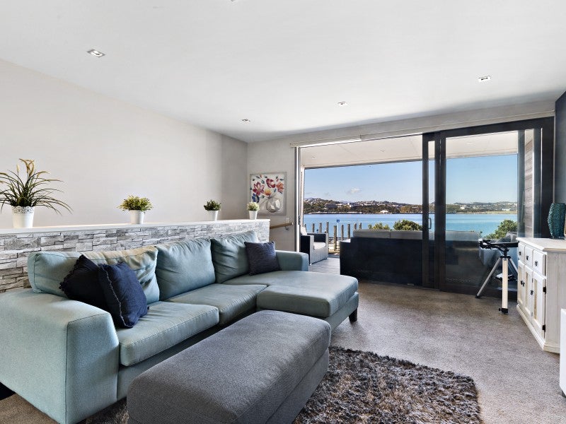 N103/326 Evans Bay Parade, Hataitai, Wellington - Carousel 1