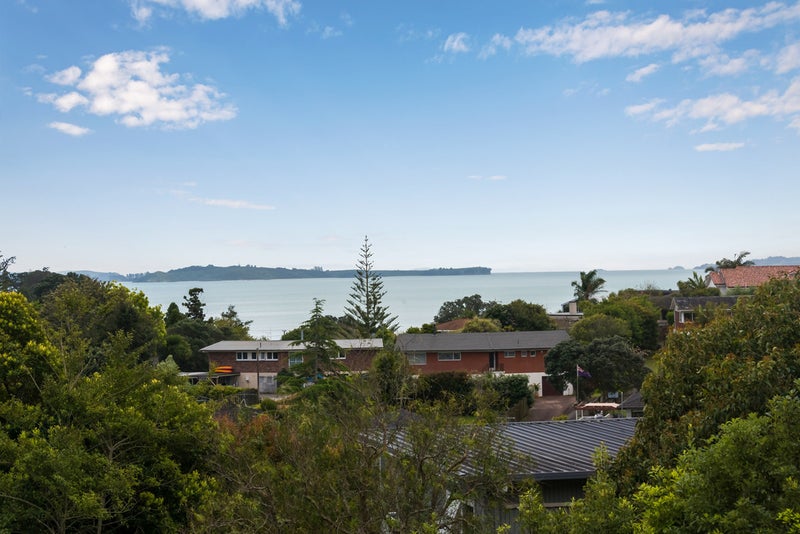 33A Evelyn Road, Cockle Bay, Auckland - Carousel 1