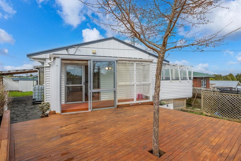 1/12 Seaview Road, Glenfield, Auckland - Carousel 1