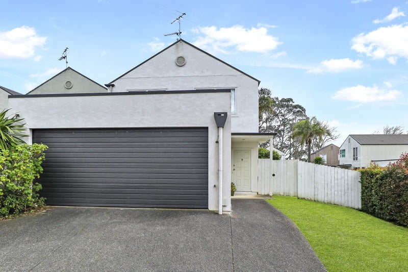 7 Asics Drive, Favona, Auckland - Carousel 1