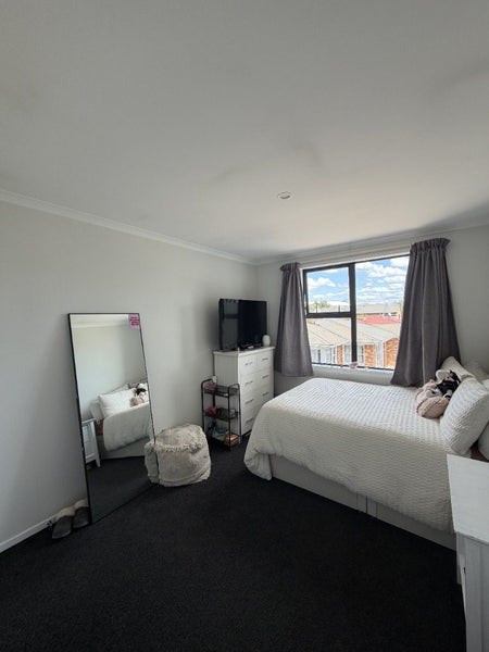 1/12 Beaumont Street, Hamilton East, Hamilton - Carousel 13