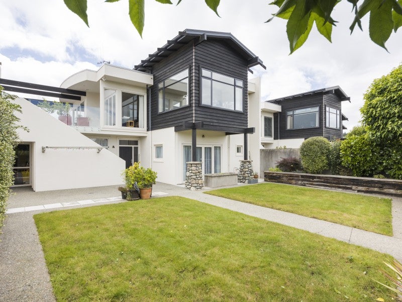 8 Fairway Grove, Hokowhitu, Palmerston North - Carousel 1
