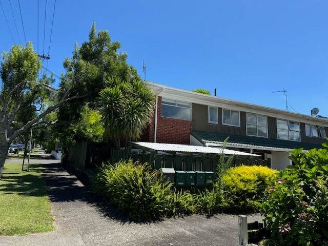 1/33 Tawhiri Road, One Tree Hill, Auckland - Carousel 1
