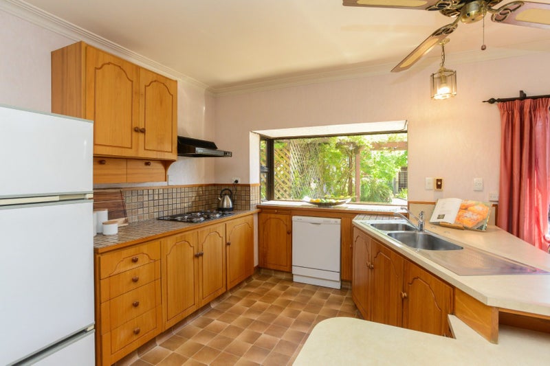 719A Grove Road, Mayfair, Hastings - Carousel 2