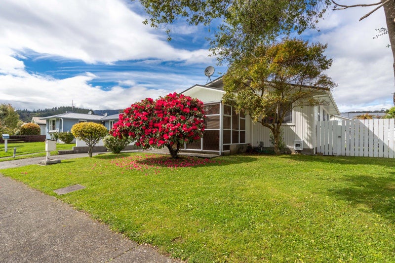 100 Clouston Park Road, Clouston Park, Upper Hutt - Carousel 16
