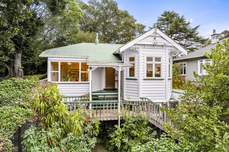 7 Thanet Avenue, Sandringham, Auckland - Carousel 1