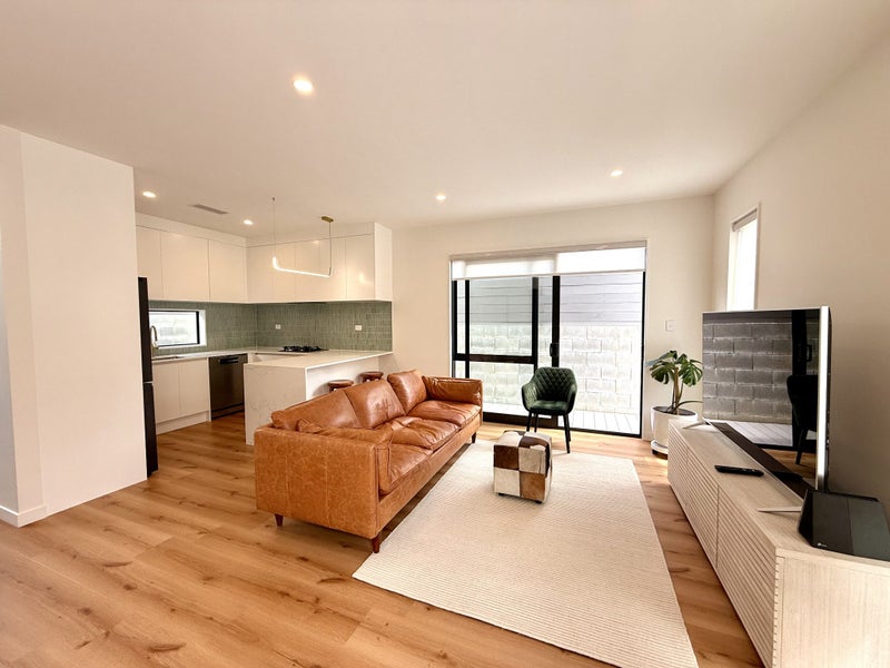 10 Weetman Drive, Browns Bay, Auckland - Carousel 2