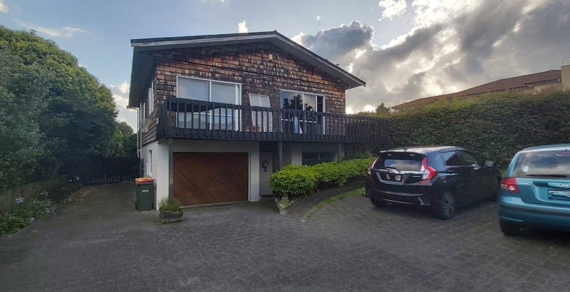 84A Marine Parade, Mellons Bay, Auckland - Carousel 1