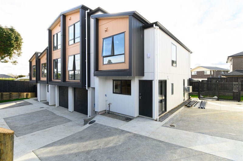 2/11 Scanlen Terrace, Kelston, Auckland - Carousel 2