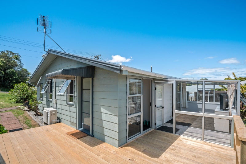 20 Nelson Avenue, Surfdale, Waiheke Island - Carousel 2