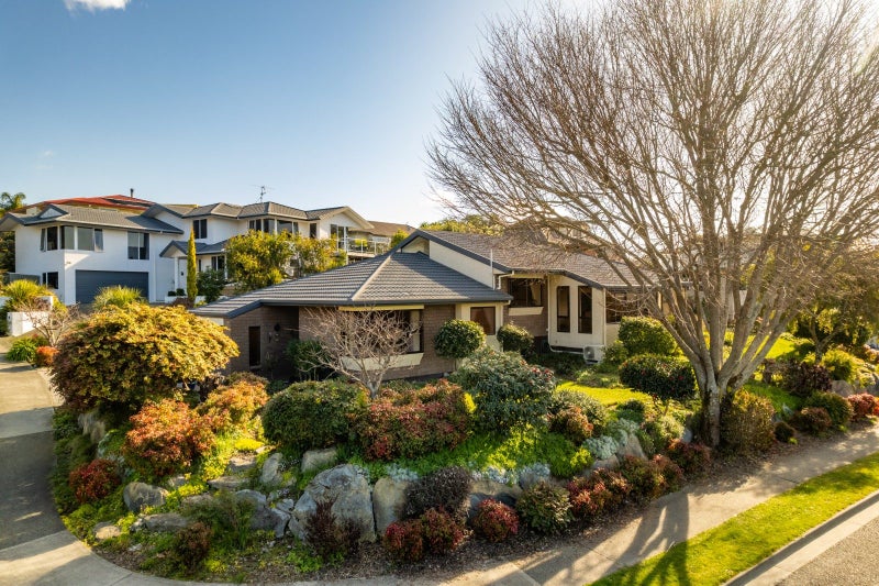 2 D'Urville Place, Kelvin Grove, Palmerston North - Carousel 1