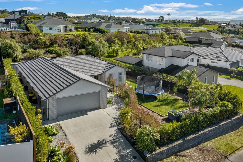 5 Tirohanga Crescent, Stanmore Bay, Whangaparaoa - Carousel 2
