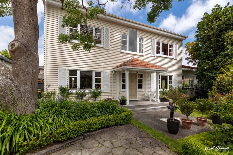 12 Orr Crescent, Hutt Central, Lower Hutt - Carousel 1