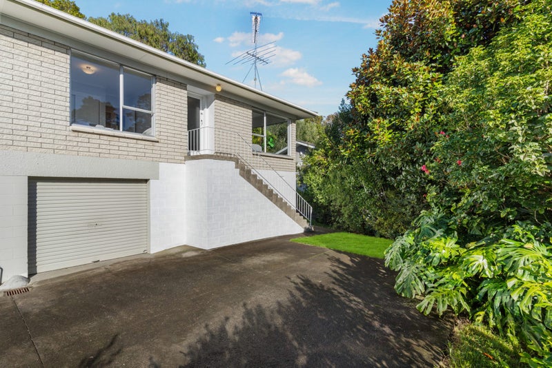 1/12 Paruru Avenue, Northcote, Auckland - Carousel 1