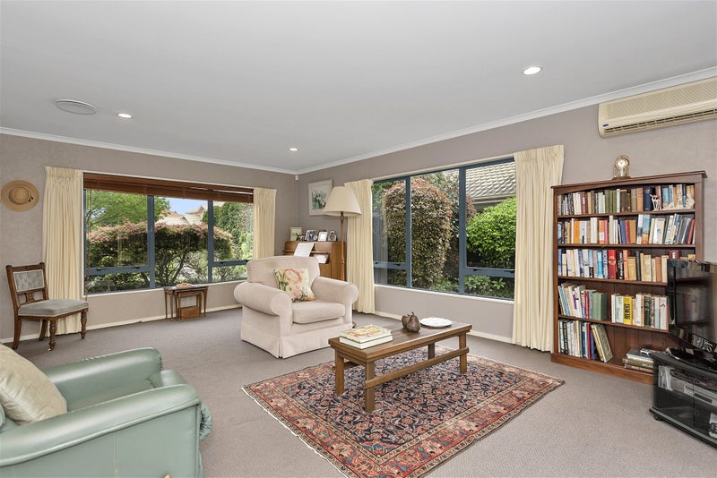 7 Castlewold Place, Huntington, Hamilton - Carousel 2