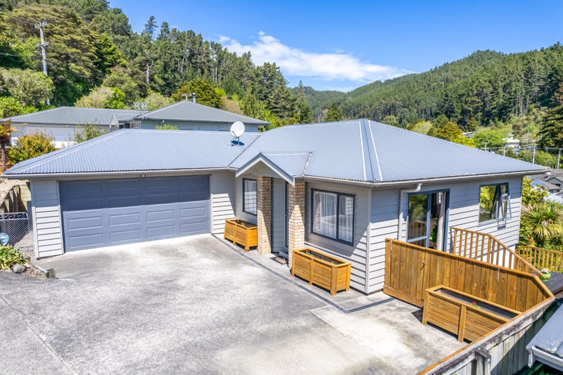 31B Forest Road, Pinehaven, Upper Hutt - Carousel 1