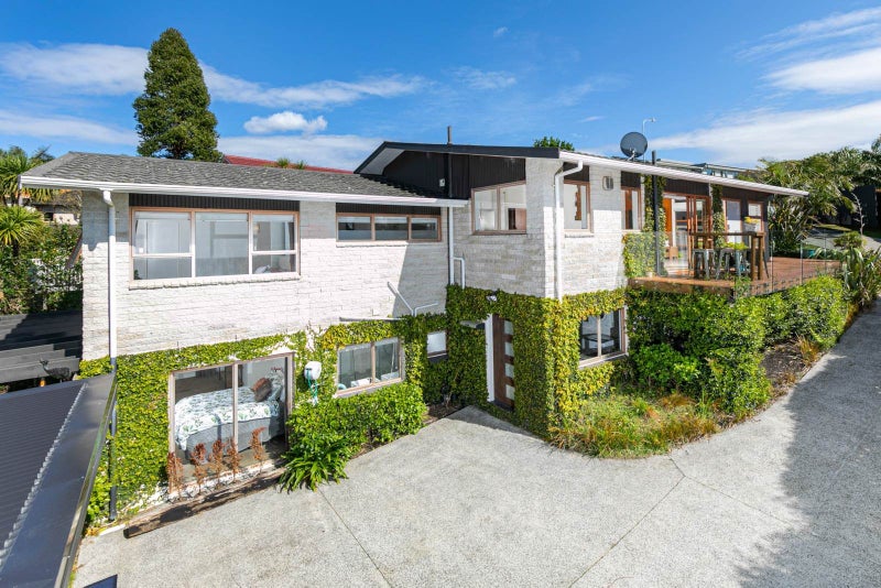 26 Asbury Crescent, Campbells Bay, Auckland - Carousel 2