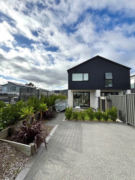 1 Tokitoki Way, Kenepuru, Porirua - Carousel 1