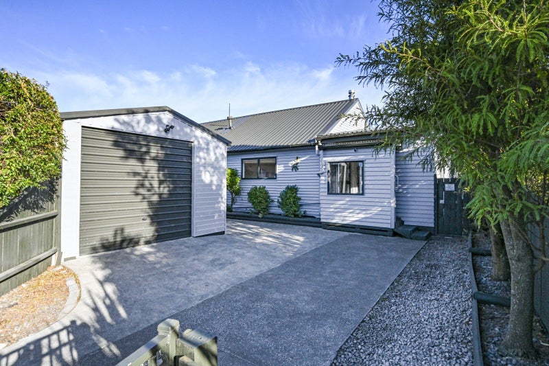 1212 Jellicoe Street, Mayfair, Hastings - Carousel 1
