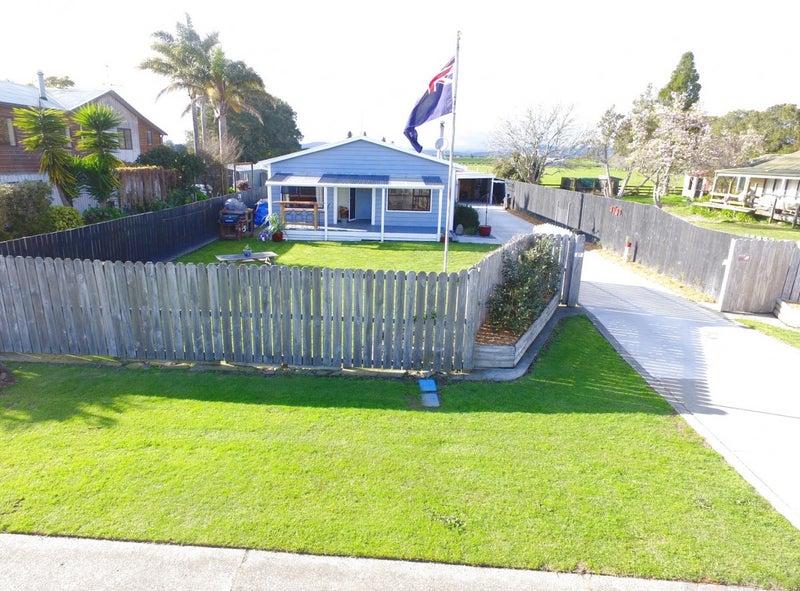 27 East Bank Road, Thornton - Carousel 1