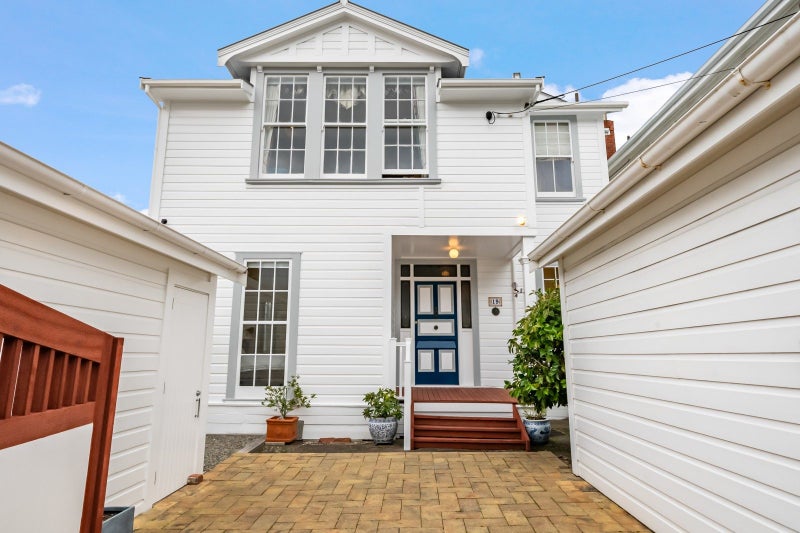 19 Selwyn Terrace, Thorndon, Wellington - Carousel 1