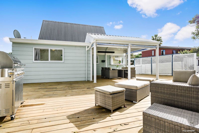 2/15 Seaglen Place, Botany Downs, Auckland - Carousel 2