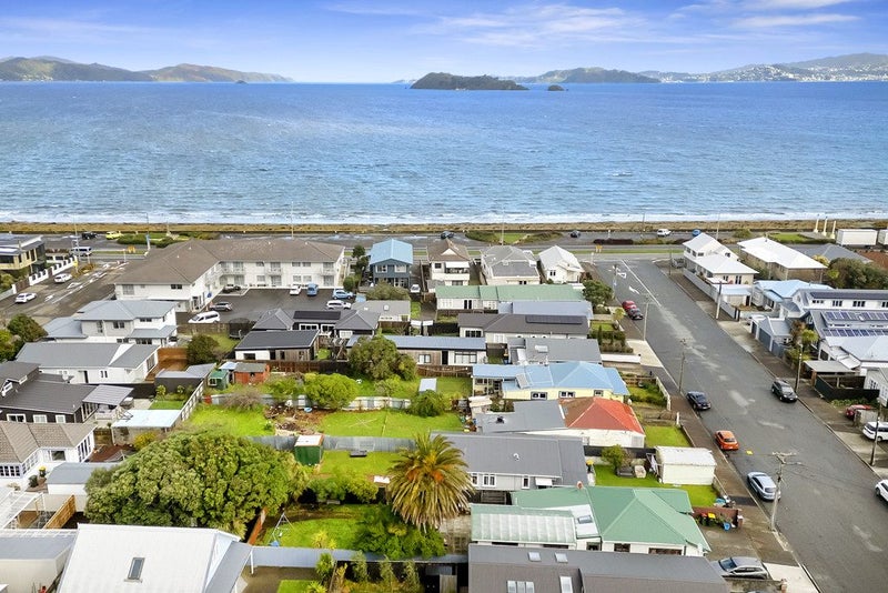 12 Bolton Street, Petone, Lower Hutt - Carousel 13