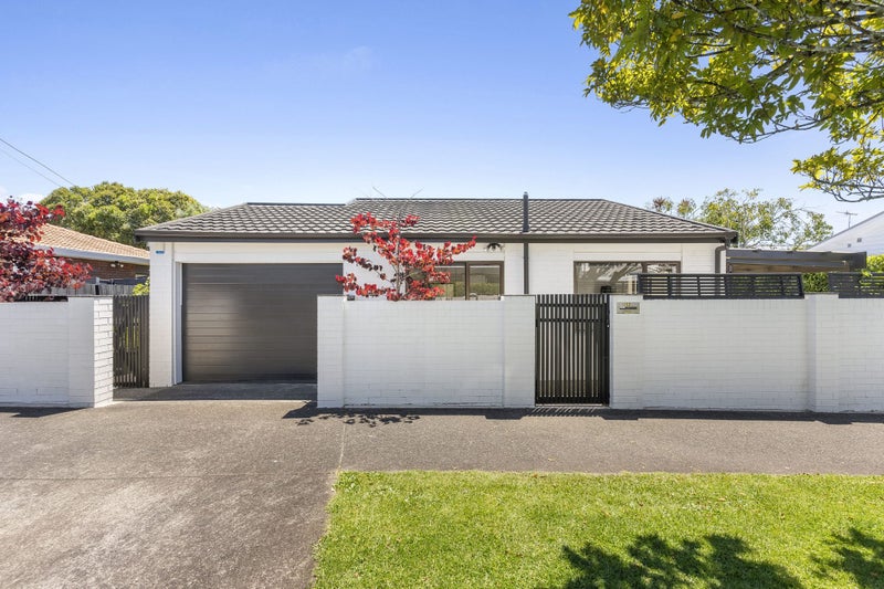 12 Tui Street, Point Chevalier, Auckland - Carousel 1