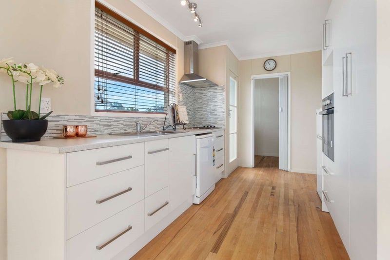 27 Rhonda Avenue, Deanwell, Hamilton - Carousel 1