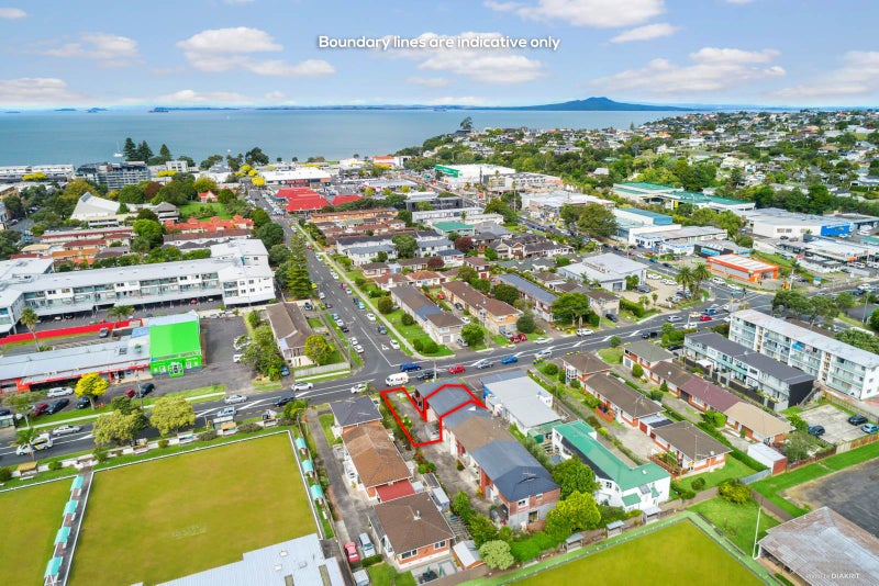 2/772 Beach Road, Browns Bay, Auckland - Carousel 1