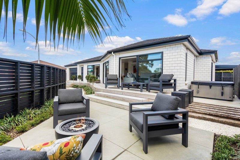 20 Lillian Place, Orewa, Orewa - Carousel 1
