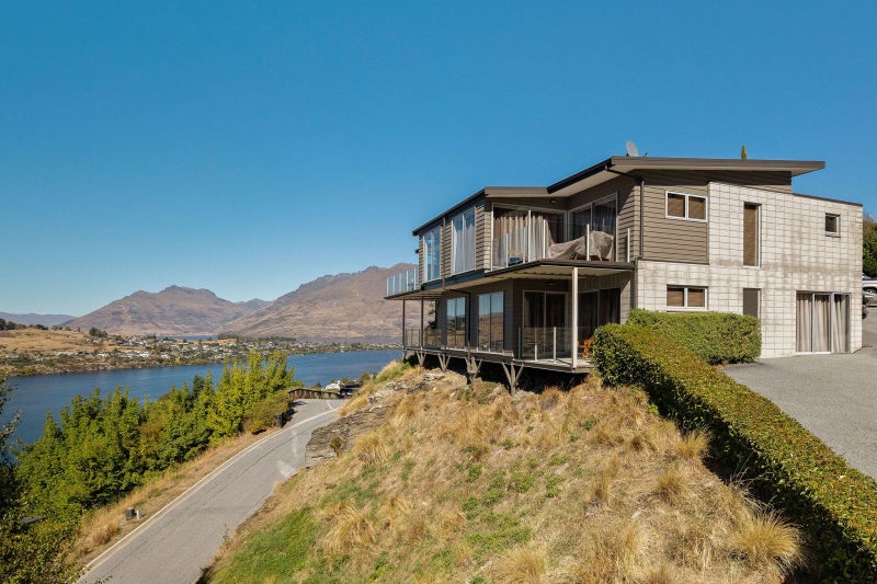 10 Top Lane, Goldfield Heights, QUEENSTOWN - Carousel 1