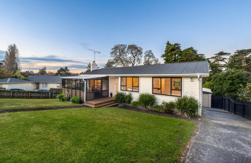 42 Ennis Avenue, Pakuranga Heights, Auckland - Carousel 1