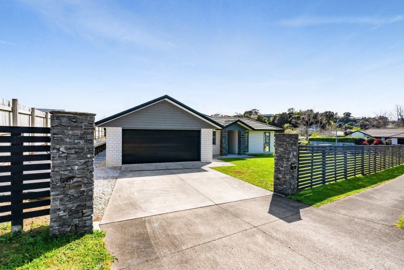 23 Garrett Drive, Whalers Gate, New Plymouth - Carousel 1