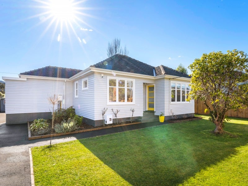 32 Heretaunga Square, Silverstream, Upper Hutt - Carousel 1